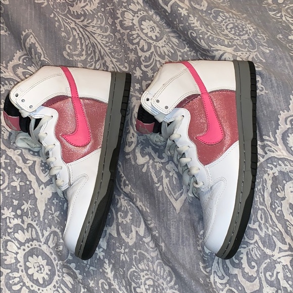 Women’s Nike high tops - Picture 3 of 5